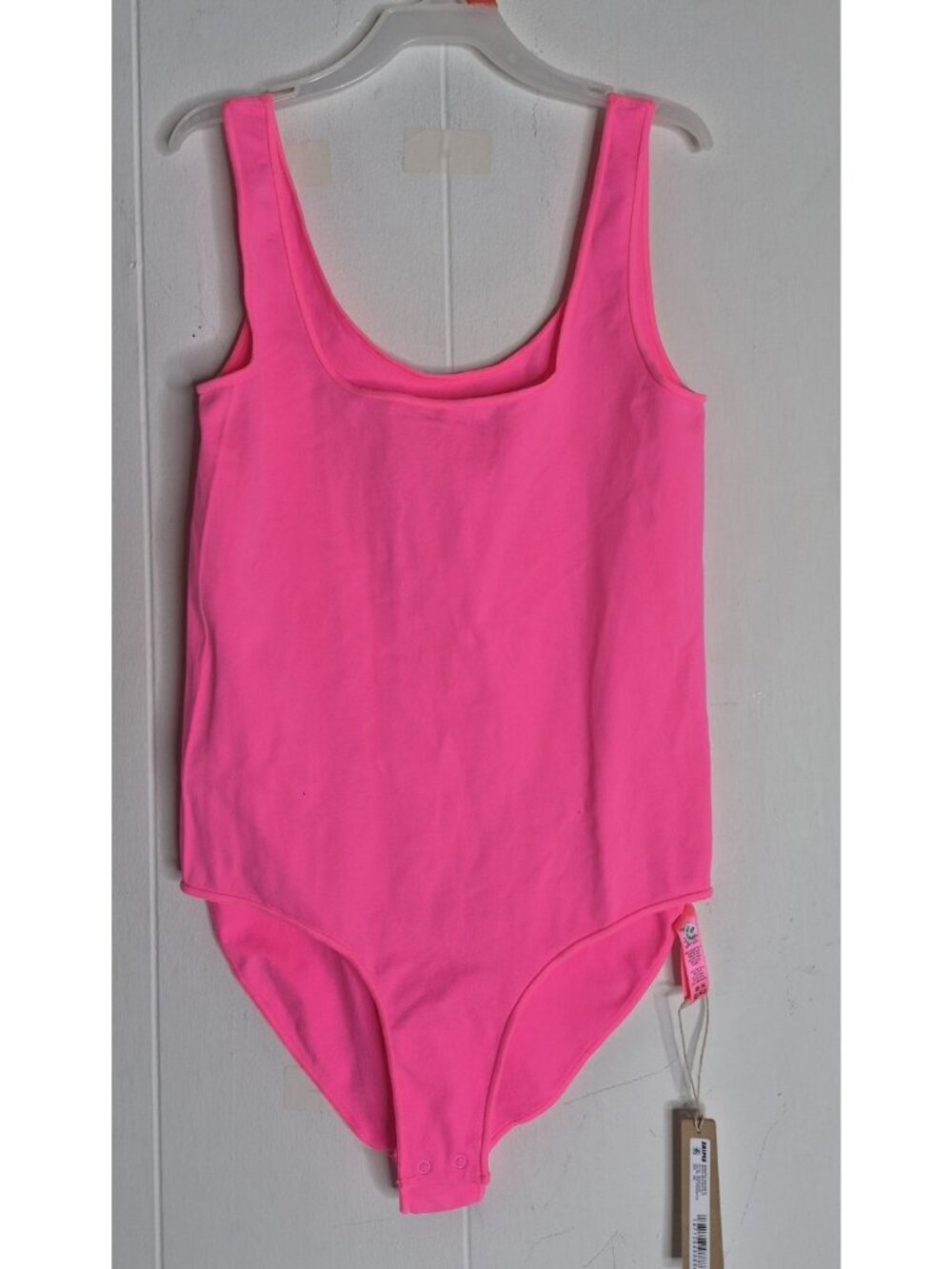 NWT SKIMS Essential Bodysuit Scoop Neck Color Pink Highlighter Women's Size S/M
